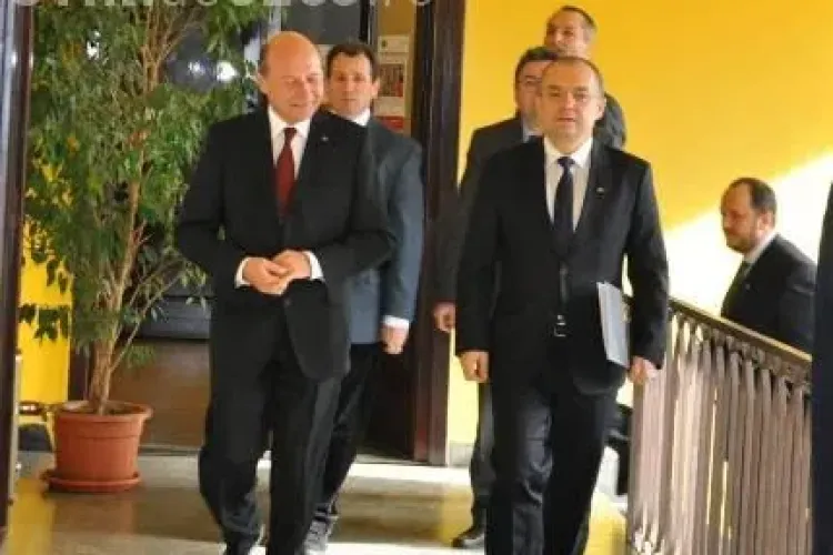 Traian Băsescu şi Emil Boc s-au întâlnit la Cluj. Spun că au discutat FLEACURI