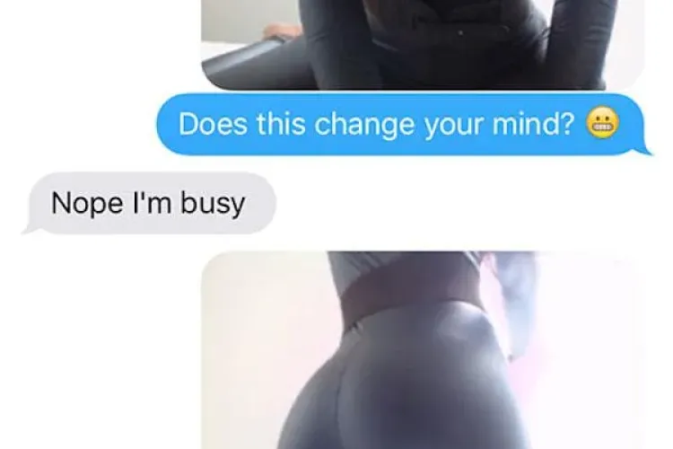 O tânără s-a îmbrăcat în costum de latex pentru iubitul ei. Bărbatul i-a spus că nu are timp, pentru că se joacă - FOTO