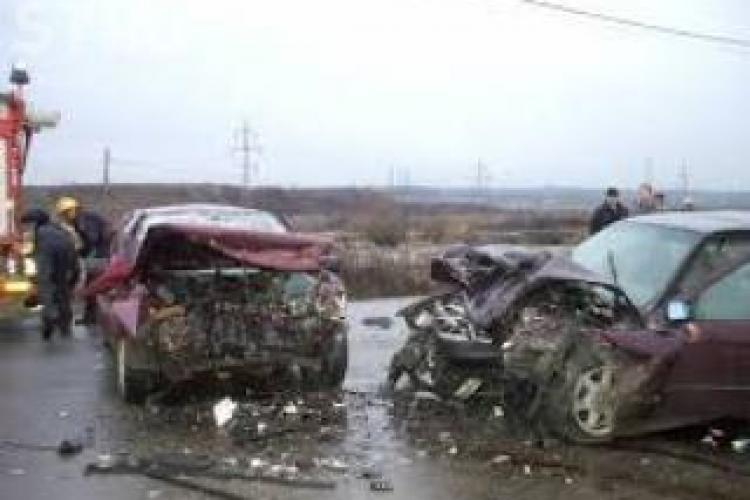 Accident grav pe un drum din Cluj. Trei persoane au fost rănite