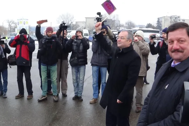 Emil Boc a vorbit despre benzi dedicate de transport: Clujenii să ajungă să își regleze ceasul după orarul autobuzelor