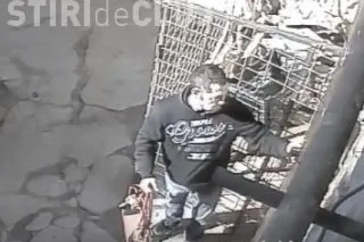 Hoțul suprins de camere în timp ce fura o geantă dintr-o pizzerie din centrul Clujului, depistat de polițiști