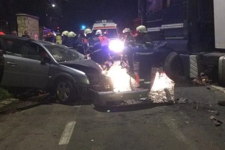 Accident la intrare în Cluj-Napoca! Un șofer a făcut prăpăd pe drum. Pagubele sunt uriașe - FOTO