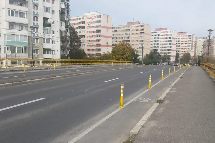 Risc de accidente pe podul Grigorescu - Mănăștur. Benzile rutiere au fost îngustate - FOTO