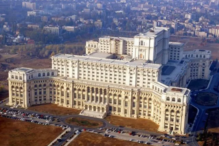 Panică în Capitală. Un geamantan suspect a fost găsit în apropierea Palatului Parlamentului