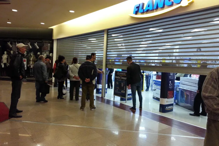 Black Friday la Cluj. A fost bătaie pe televizoarele uriașe - FOTO