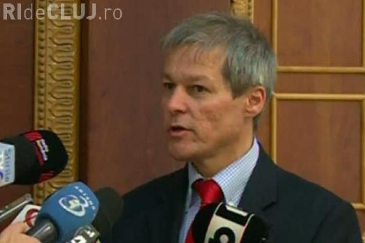 Cioloș și-a schimbat și programul de guvernare. Păstrează majorarea salariilor dar renunță la comasarea alegerilor