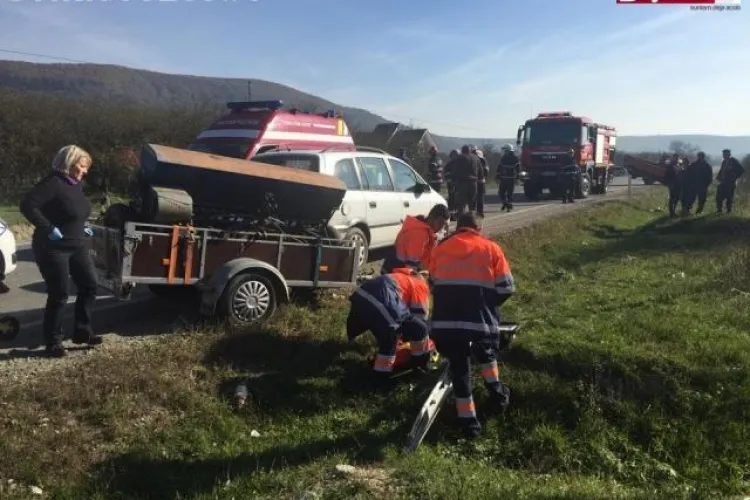 Accident grav pe un drum din Cluj. O femeie a ajuns la spital FOTO