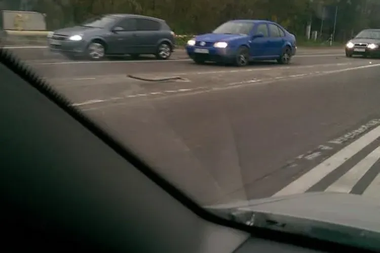 Accident la rând, în Florești, la sensul giratoriu de la BMW - FOTO