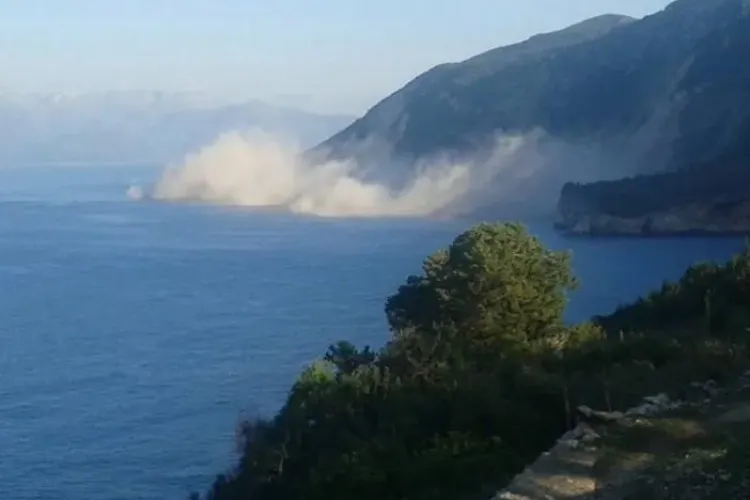 O plajă renumită din Grecia a fost distrusă de un cutremur - FOTO și VIDEO