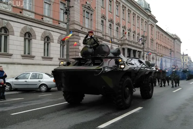 Paradă militară de 1 Decembrie! Mii de clujeni s-au strâns pentru a admira defilarea FOTO VIDEO