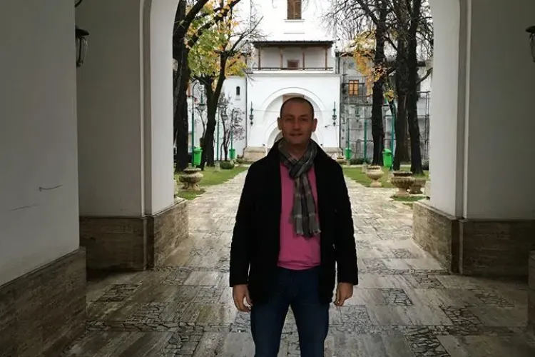 Mihai Seplecan s-a pozat în curtea Palatului Cotroceni. Susține că l-a primit ”șefu” - FOTO