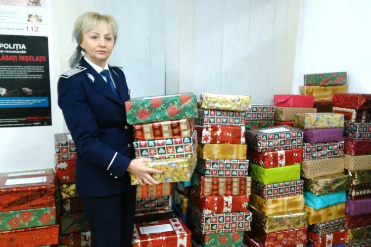 POLIŢIŞTII CLUJENI OFERĂ UN ZÂMBET DE CRĂCIUN