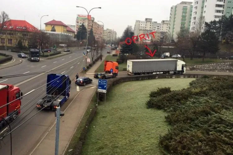 Transportatorii au blocat Nodul N din Mănăștur. Și-au parcat TIR -urile pe stradă - FOTO