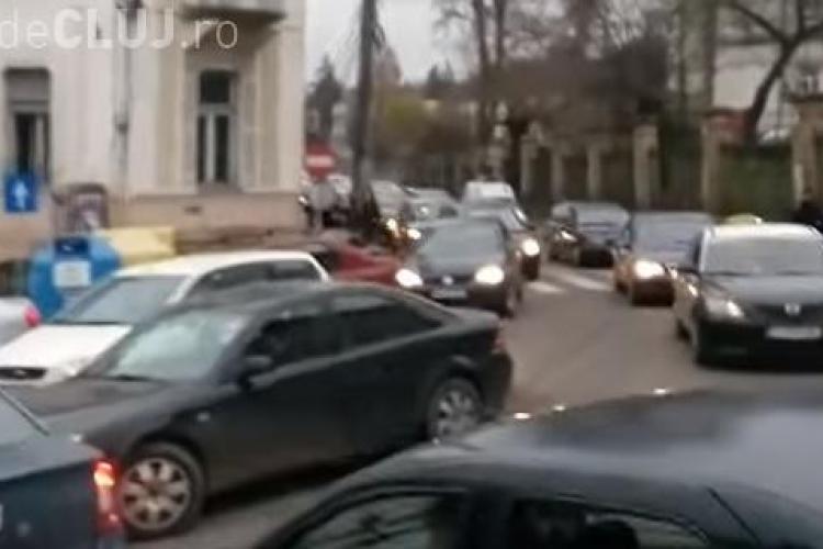 Trafic BLOCAT în Cluj-Napoca! Mai are cineva vreo EXPLICAȚIE, dar SOLUȚII? - VIDEO