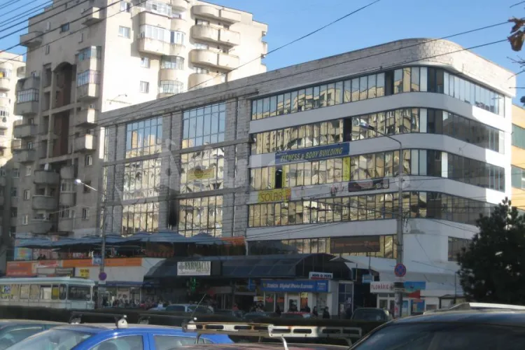 Poliția locală i-a rupt în amenzi pe șoferi în Piața Mărăști