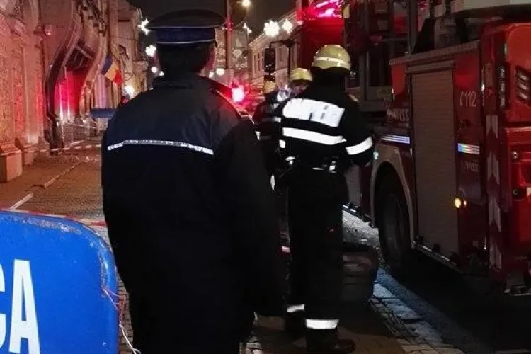 Un ornament de pe Continental a căzut în capul unei tinere / UPDATE: De ce nu se reface clădrea  - FOTO