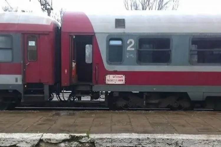 Un clujean a sunat la 112: Am rămas blocat în toaleta trenului - FOTO