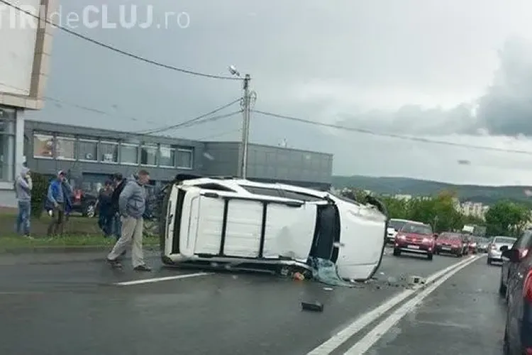 Accident pe varianta Zorilor - Mănăștur. S-a zvonit că ar fi fost implicat un polițist 