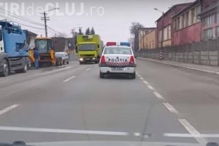 Ești șmecher și prost, te ia Poliția! Scenă incredibilă din traficul clujean - VIDEO