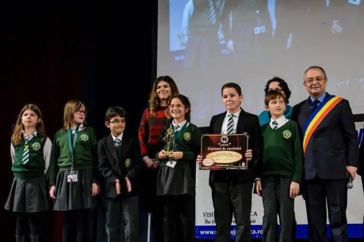 Elevii și profesorii de la Transylvania College au luat premiu la Gala de Excelență ”10 pentru Cluj”