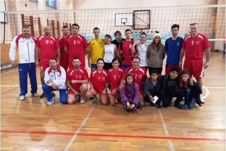 Polițiștii din Cluj au câștigat turneul caritabil ”VOLEI 2 GIVE” - FOTO