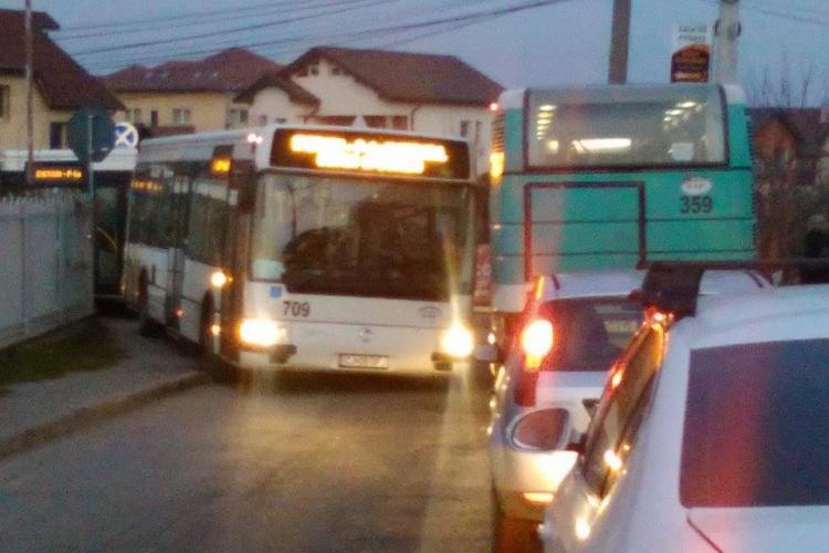 Șoferii de la CTP Cluj încurcă uneori traficul - FOTO