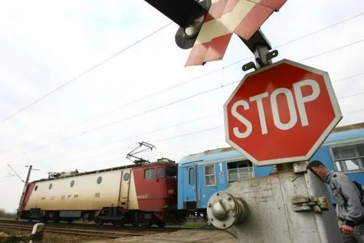 Clujean lovit de tren la Jucu. Era beat, dar a scăpat cu viață