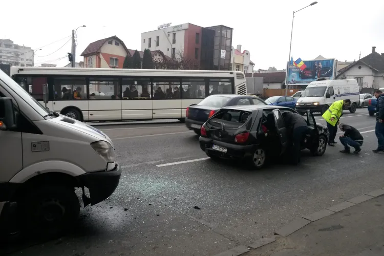 Accident în lanț pe Calea Turzii! Clujul e sub teroarea aglomerației - FOTO