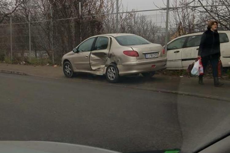 Două accidente pe varianta Zorilor - Mănăștur. Lenea șoferilor e mult prea mare - FOTO