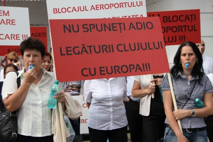 Sindicatul de la Aeroportul Cluj protestează la CJ Cluj: Ne blochează activitatea