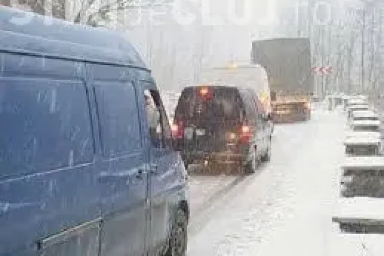Circulația îngreunată pe un drum din Cluj! Zăpada deja le dă bătăi de cap autorităților UPDATE