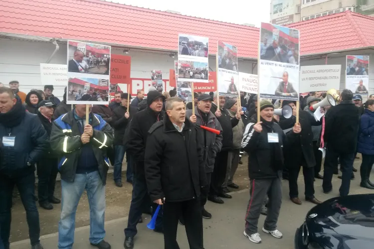 Protest împotriva lui Seplecan în fața Consiliului Județean Cluj. Întors de la Muntele Athos, Seplecan i-a ignorat pe oameni