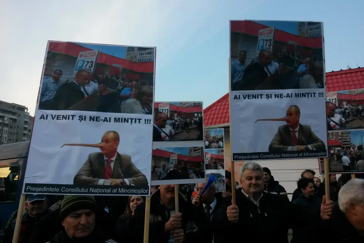 Protest la Consiliul Județean Cluj. Angajații cer bani de investiții pentru Aeroport, Seplecan se roagă la Muntele Athos - VIDEO