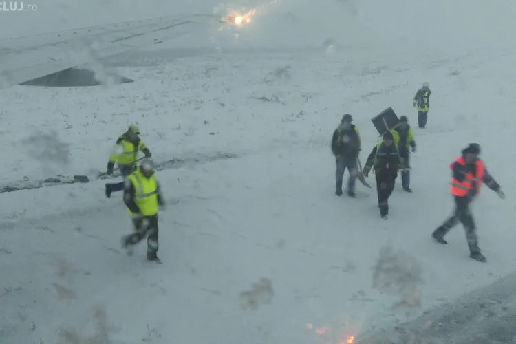 Un avion a RATAT aterizarea la Cluj-Napoca: Pilotul a vazut ca nu se opreste avionul si au ajuns pe camp - MĂRTURIE