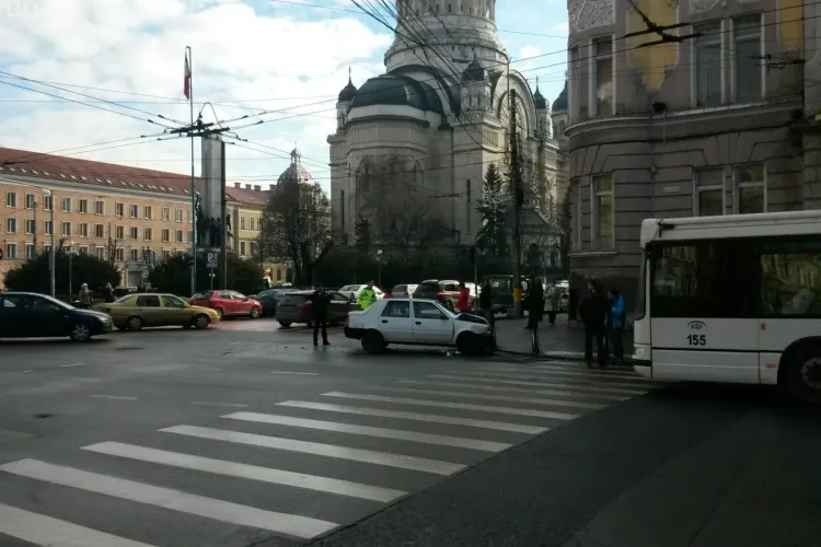 Accident în Cluj-Napoca, între o mașină de Poliție și o autospecială SMURD - FOTO/VIDEO