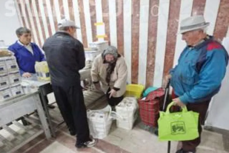 Scandal la Cluj-Napoca. Alimentele pentru pensionari s-au terminat, iar oamenii sunt trimiși acasă
