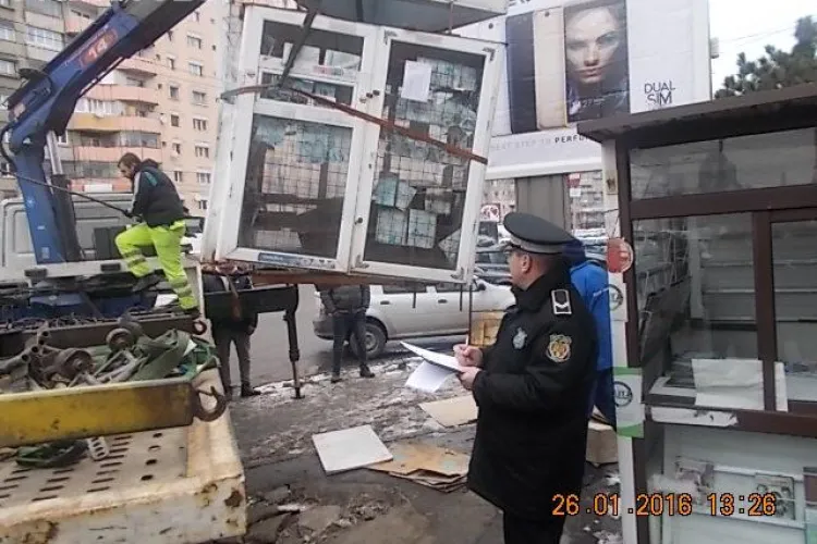 Se ridică chioșcurile de pe trotuarele Clujului 