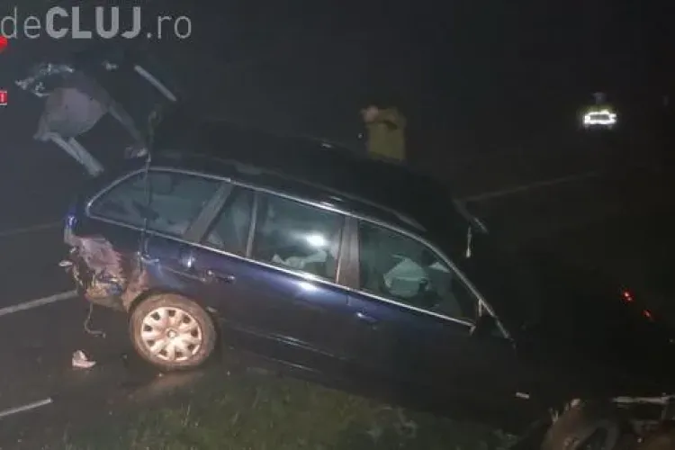 Accident la ieșire din Gherla. Un șofer și-a făcut praf BMW-ul VIDEO