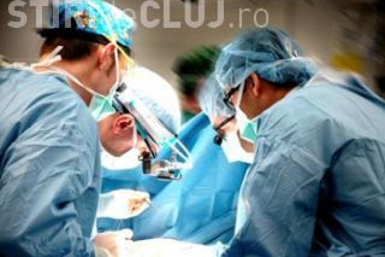 Un medic din Cluj a făcut o operație în premieră. Un copil a fost trimis din București la Cluj și a fost salvat