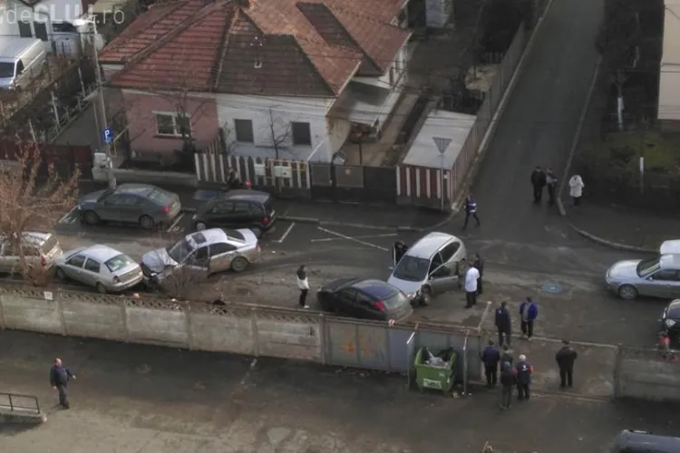 Accident cu două victime și cinci mașini avariate în Mărăști FOTO