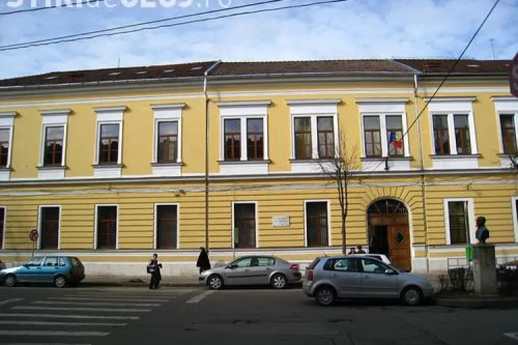 Profesor de la Colegiul Emil Racoviță atacat de părinți. Elevii îi iau apărarea