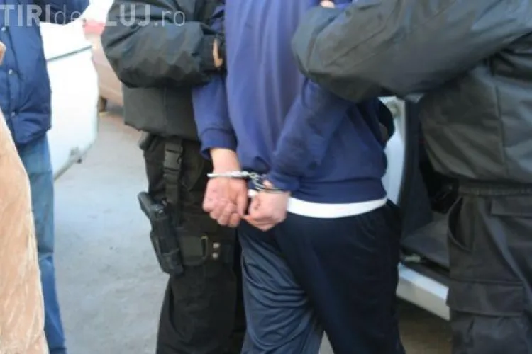 Polițiștii din Cluj au arestat un bărbat PERICULOS, căutat pentru două tâlhării