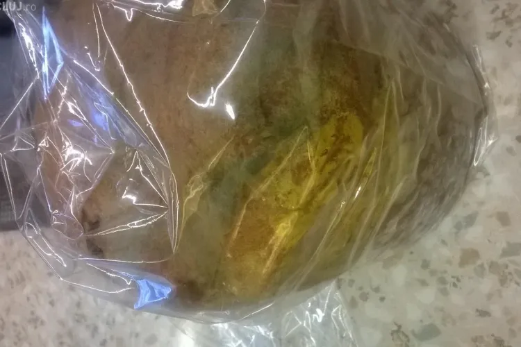 Panetone mucegăit la Polus Cluj - FOTO