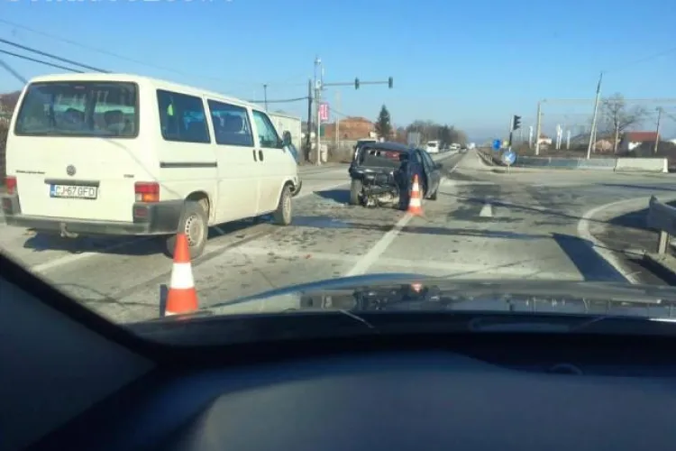 Accident la Jucu, într-o intersecție. Traficul a fost blocat FOTO