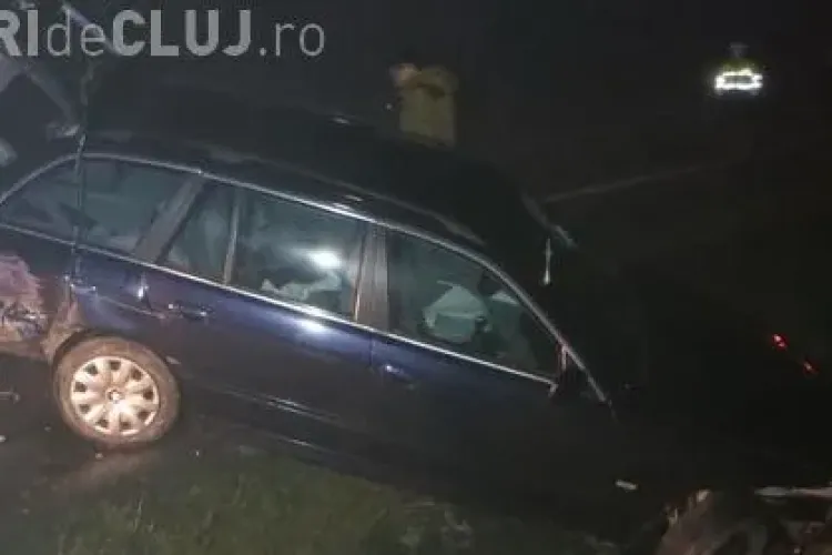 Accident la Cluj: Un BMW a ieșit în viteză de pe drum și a lovit tot în cale - VIDEO