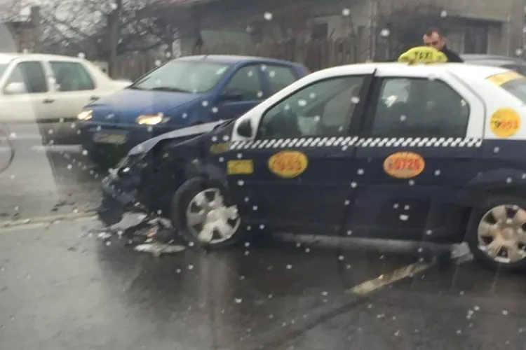 Accident pe Calea Turzii. Două mașini s-au făcut praf FOTO