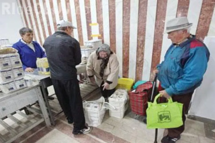 Primăria Cluj-Napoca distribuie pachete de alimente prin programul inițiat de Emil Boc