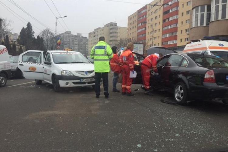 Accident pe strada Fabricii, în Mărăști! Două persoane au fost rănite  - FOTO