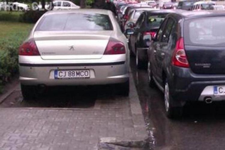 Cum s-ar putea schimbă legea privind parcarea pe trotuar