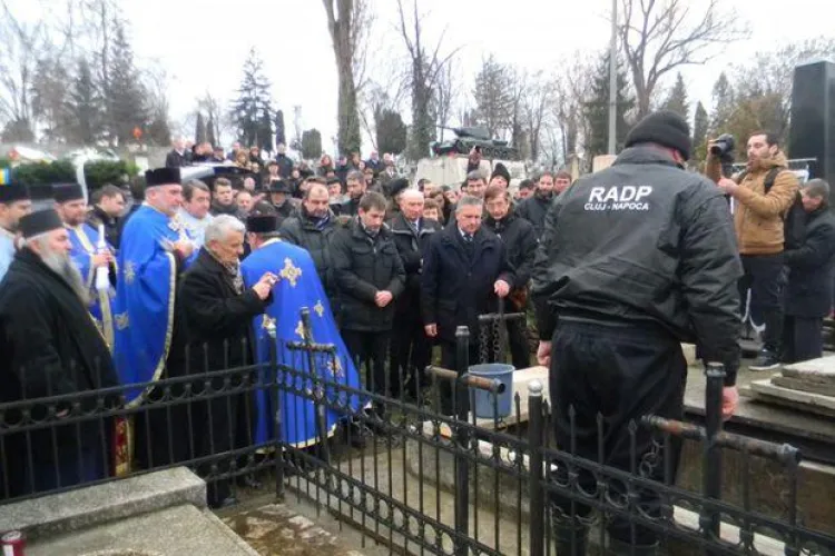20 de preoți la slujba de înmormântare a soției lui Gheorghe Funar - FOTO	